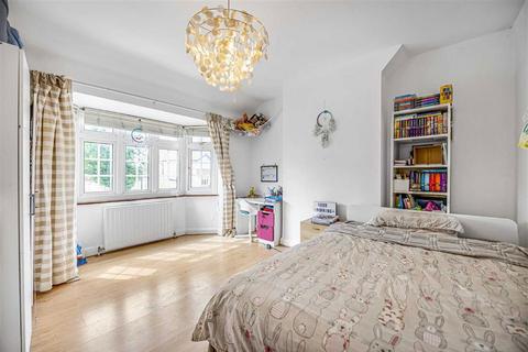 34 Abergeldie Road, London, SE12 8BJ