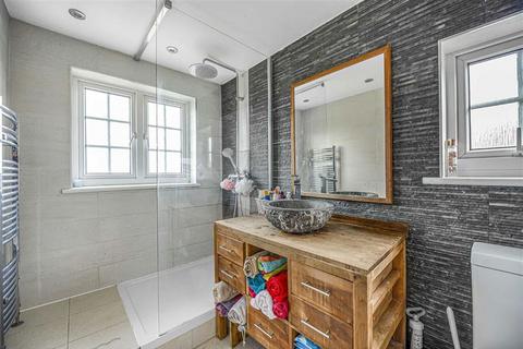 34 Abergeldie Road, London, SE12 8BJ