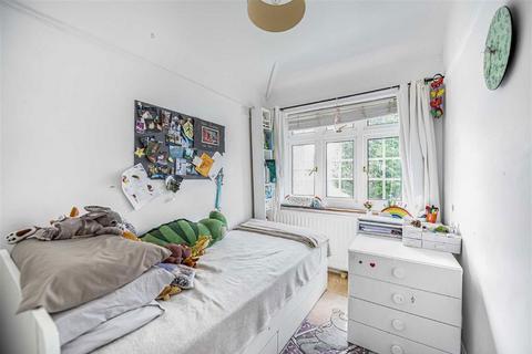 34 Abergeldie Road, London, SE12 8BJ