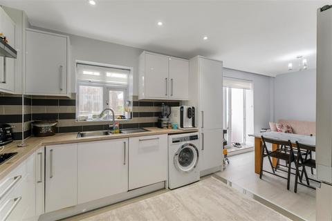 3 bedroom semi-detached house for sale, Yardley Lane, London E4