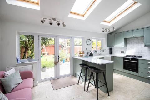 3 bedroom semi-detached house for sale, Meadowlands Road., Cambridge