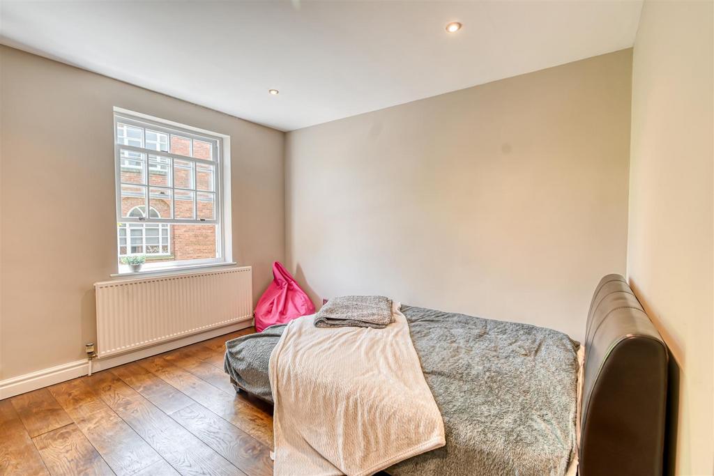 25 St Leonards Close-10.jpg
