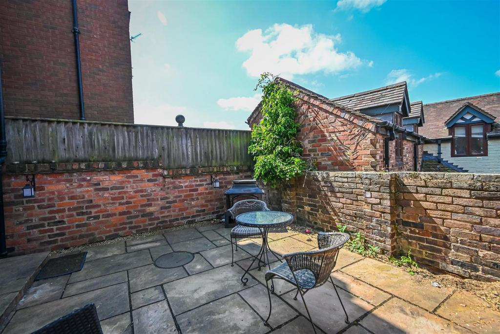 25 St Leonards Close-2.jpg