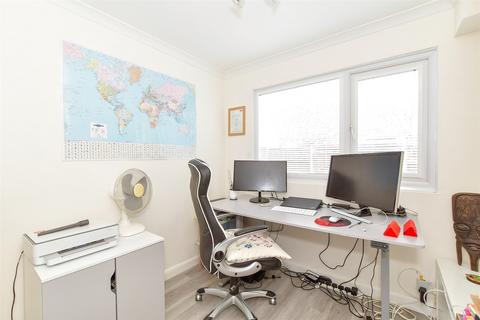 4 bedroom end of terrace house for sale, Chaffinch Green, Waterlooville PO8