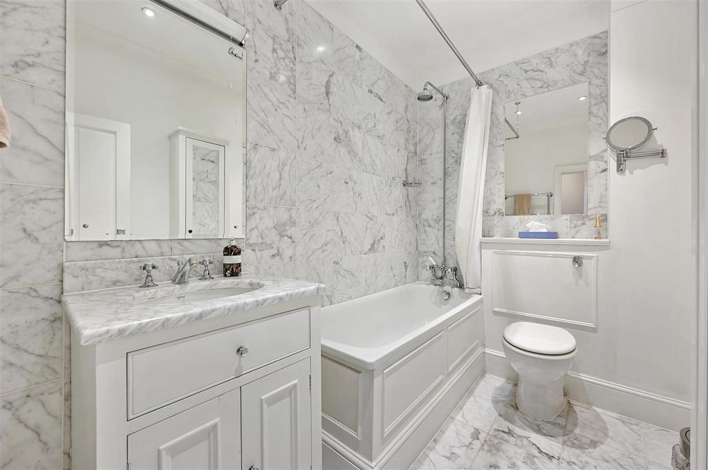 Sinclair Road - Bathroom.jpg