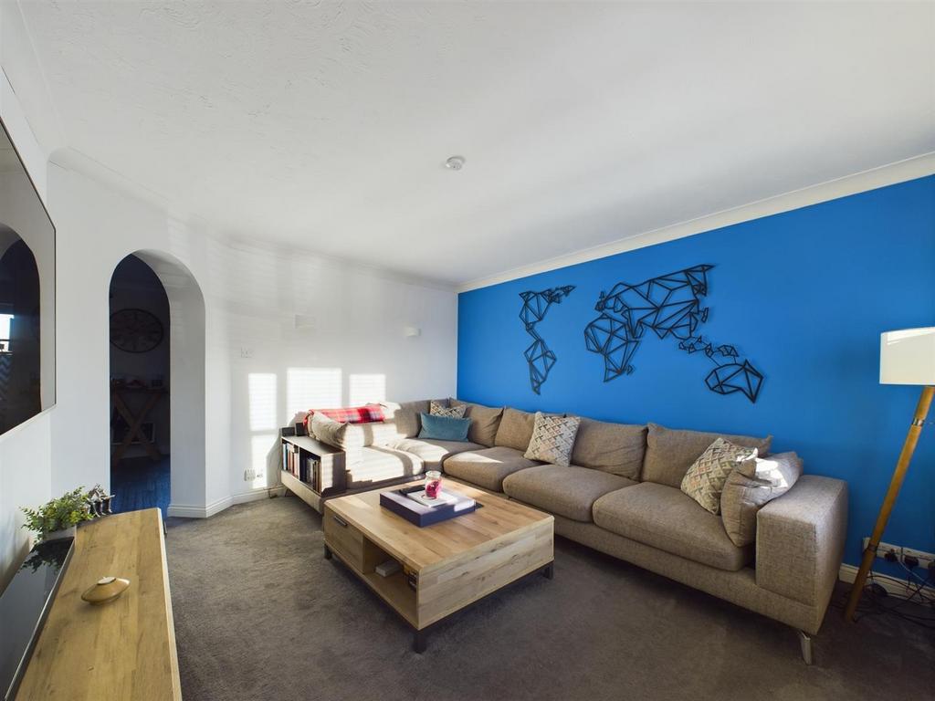 Lounge 1.jpg