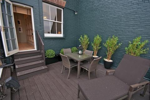 2 bedroom flat to rent, Cadogan Square, London, SW1X