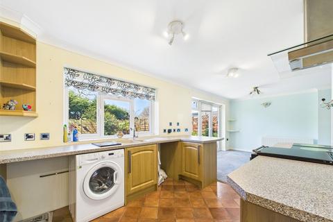 3 bedroom bungalow for sale, Rosehill Drive, Christchurch BH23