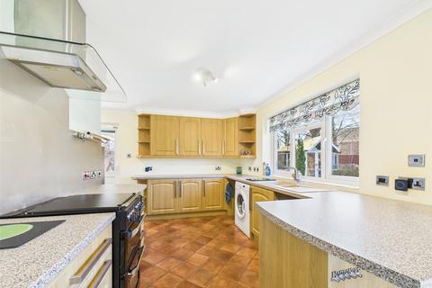 3 bedroom bungalow for sale, Rosehill Drive, Christchurch BH23