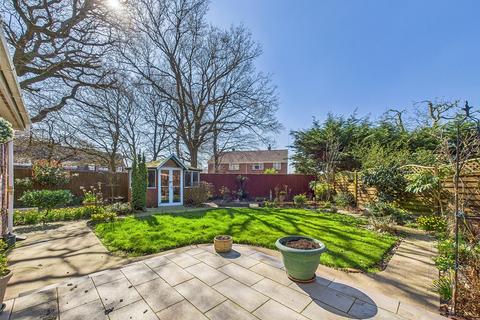 3 bedroom bungalow for sale, Rosehill Drive, Christchurch BH23