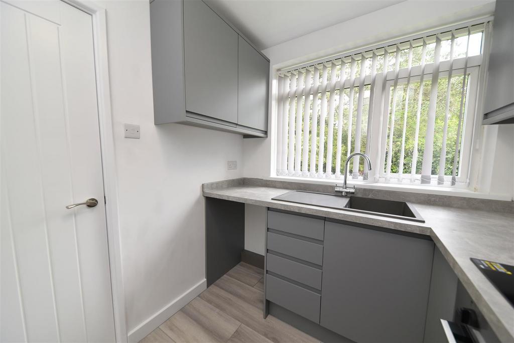 Kitchen2.JPG