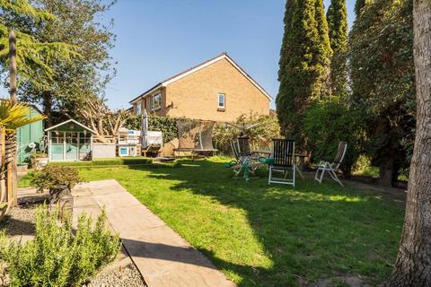 35 Beech Avenue, Brentford, TW8 8NQ