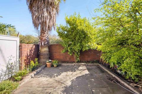13 Emmott Close, London, E1 4QN
