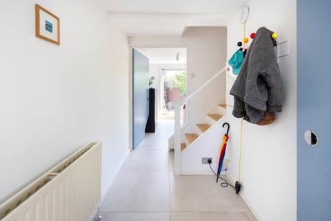 13 Emmott Close, London, E1 4QN