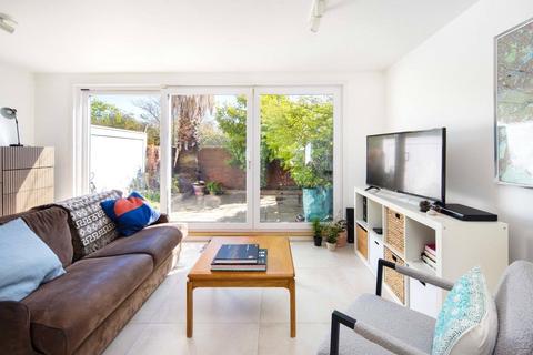 13 Emmott Close, London, E1 4QN