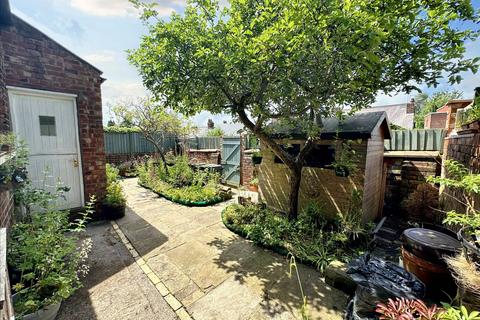 undefined, Queens Drive, Prestwich, M25