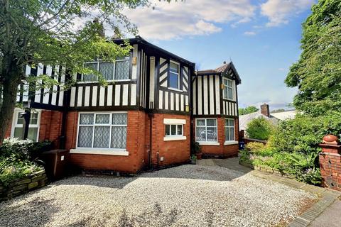 undefined, Queens Drive, Prestwich, M25