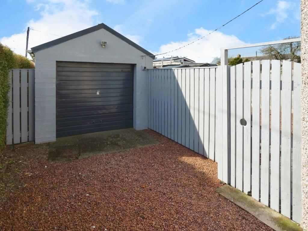 Driveway/Garage