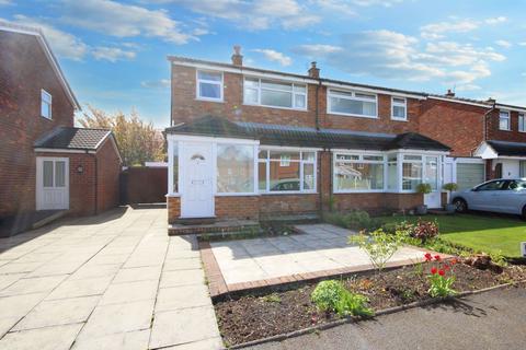 3 bedroom semi-detached house to rent, Evesham Close, Stockton Heath, WA4