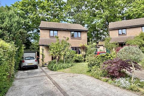 4 bedroom detached house for sale, Tarn Drive, Poole BH17