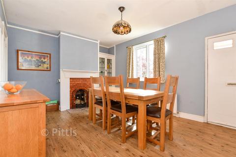 4 bedroom bungalow for sale, Clatterford Road, Newport, Isle of Wight