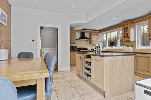 3 Leslie Road, Streetly, Sutton Coldfield, B74 3BS