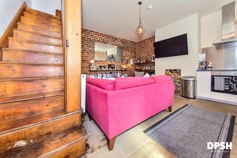 1 bedroom terraced house for sale, Fountain Street, Morley, Leeds