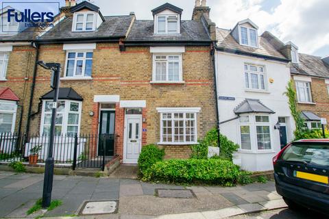 Hoppers Road, London N21