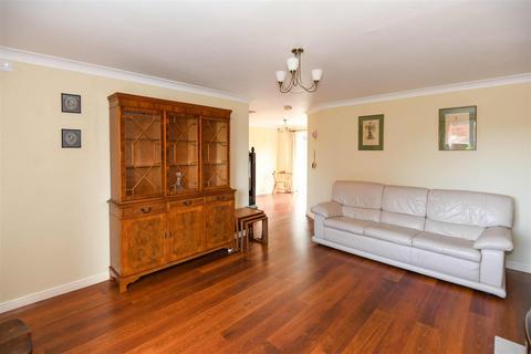 15 Azalea Drive, Trowbridge, BA14 9GG