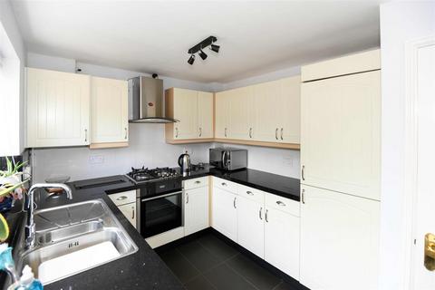 15 Azalea Drive, Trowbridge, BA14 9GG