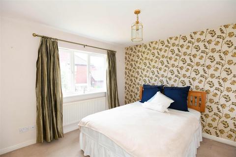15 Azalea Drive, Trowbridge, BA14 9GG