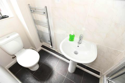 15 Azalea Drive, Trowbridge, BA14 9GG