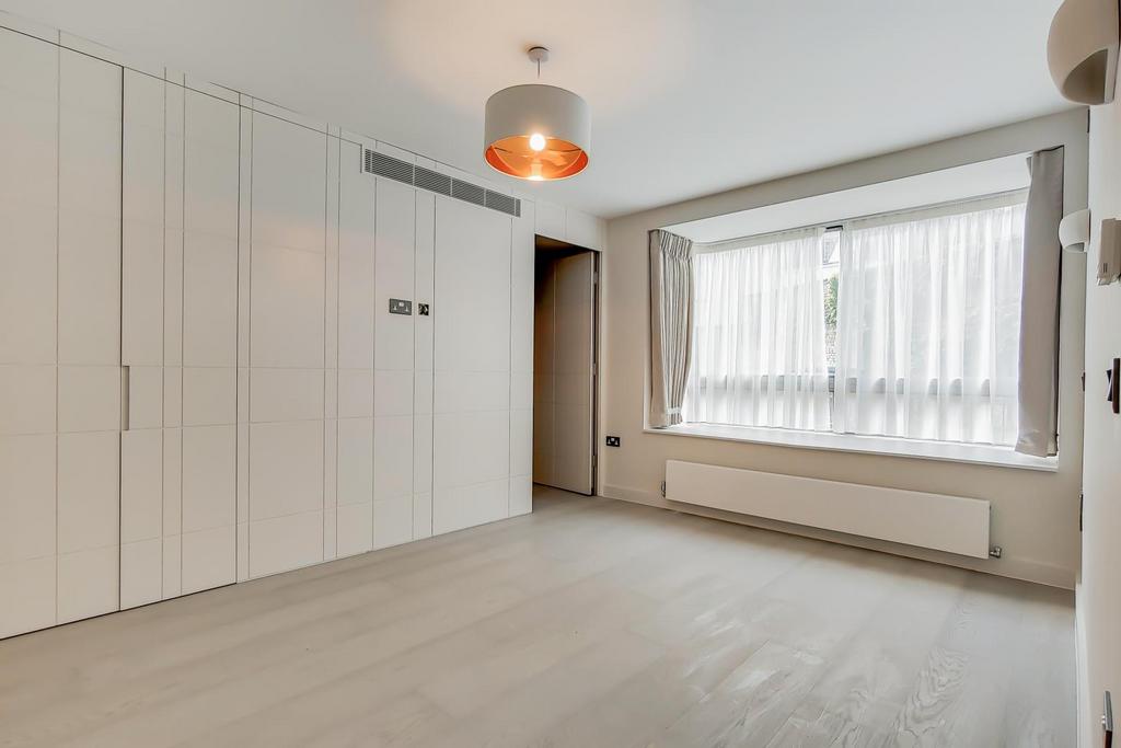 4 Main Bedroom-0.jpg