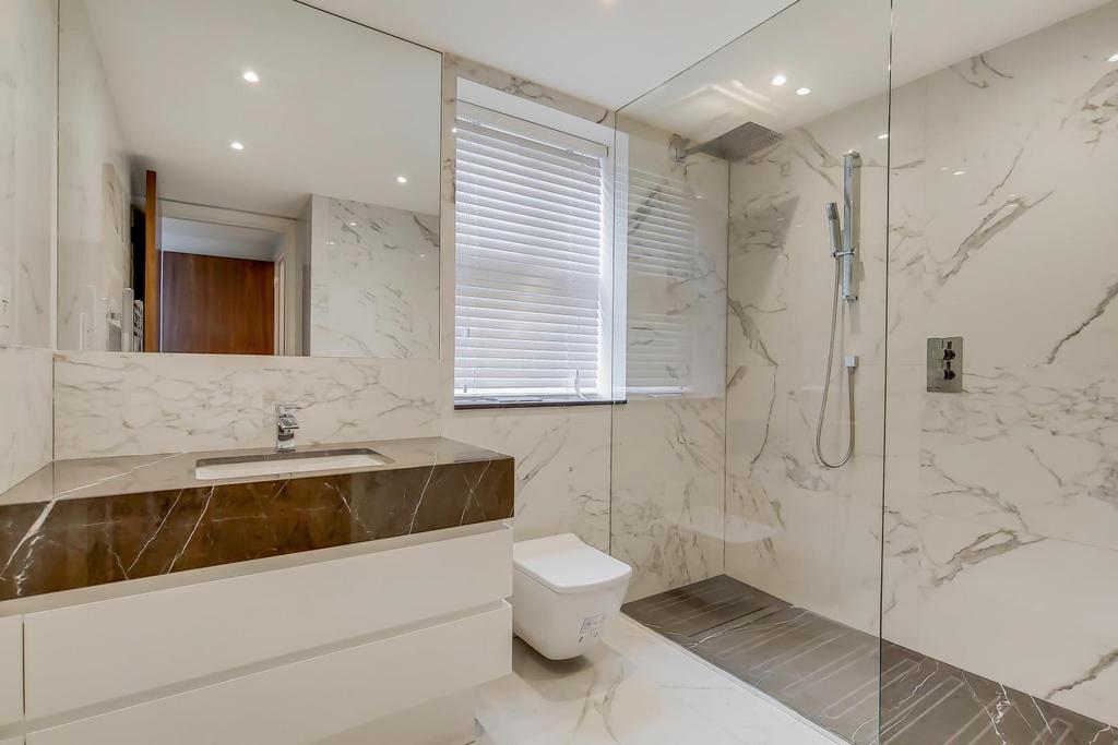 5 Main Ensuite-0.jpg
