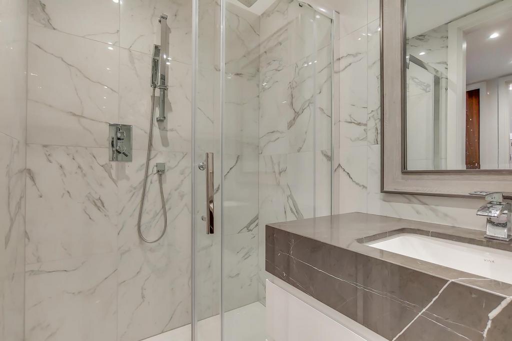 7 Bathroom-0.jpg
