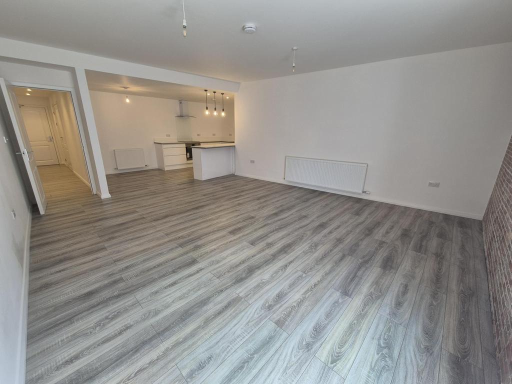 Flat 2, 46 Shails Lane, Trowbridge, BA14 8 DN