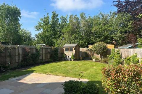 2 bedroom semi-detached house to rent, West End Cottages, Ripley GU23