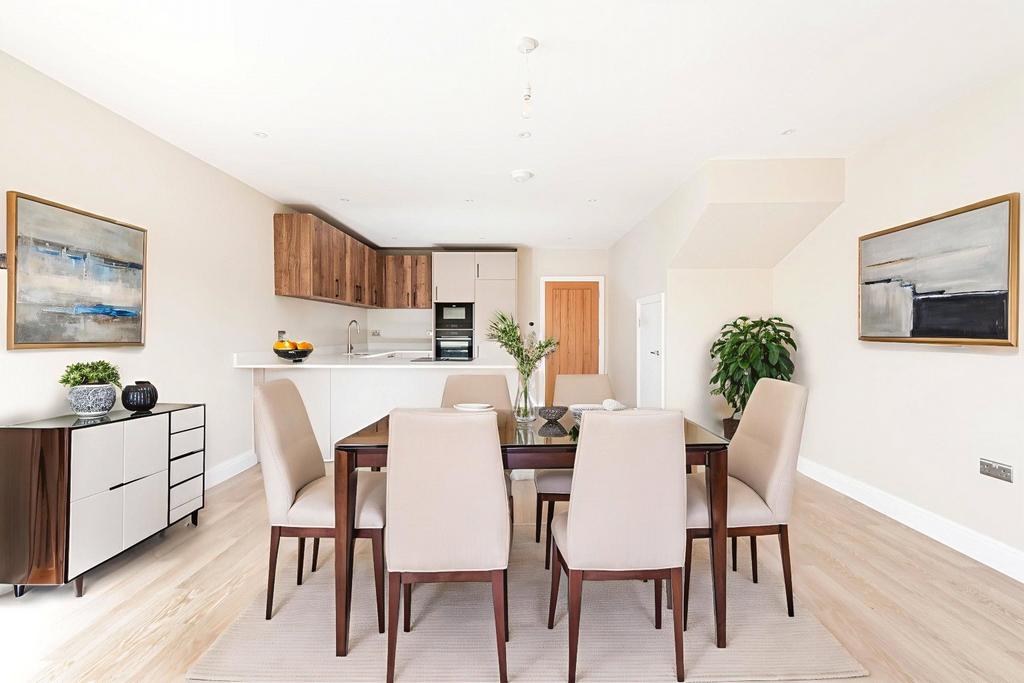 Kitchen/Dining Area