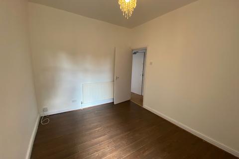 2 bedroom flat to rent, Sheringham Avenue London E12 5PF