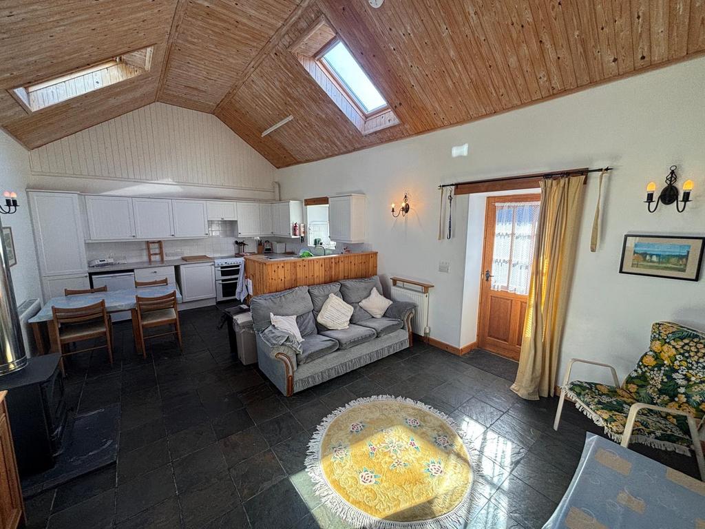 Open plan living/kitchen/dining area