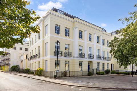 2 bedroom flat for sale, The Broad Walk, Imperial Square, Cheltenham, Gloucestershire, GL50