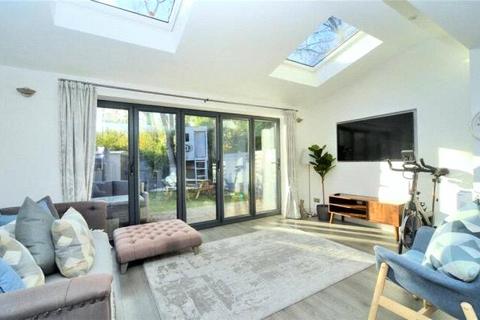18 Dunnymans Road, Banstead, SM7 2AN