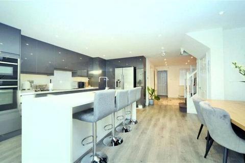 18 Dunnymans Road, Banstead, SM7 2AN