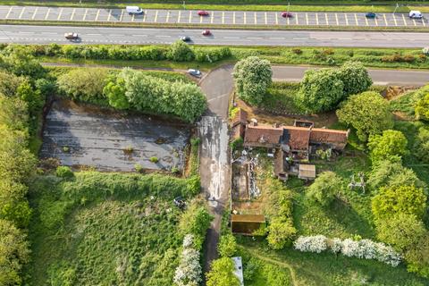 Farm for sale, Halfway House  Newark Road  Swinderby  Lincoln  LN6 9HN