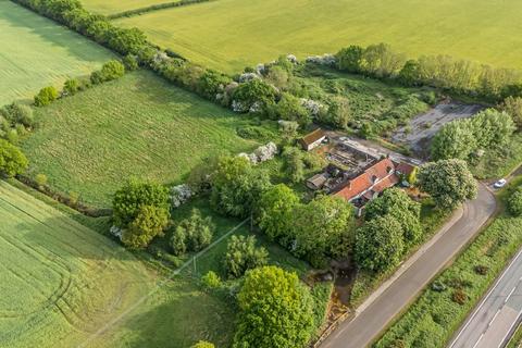 Farm for sale, Halfway House  Newark Road  Swinderby  Lincoln  LN6 9HN