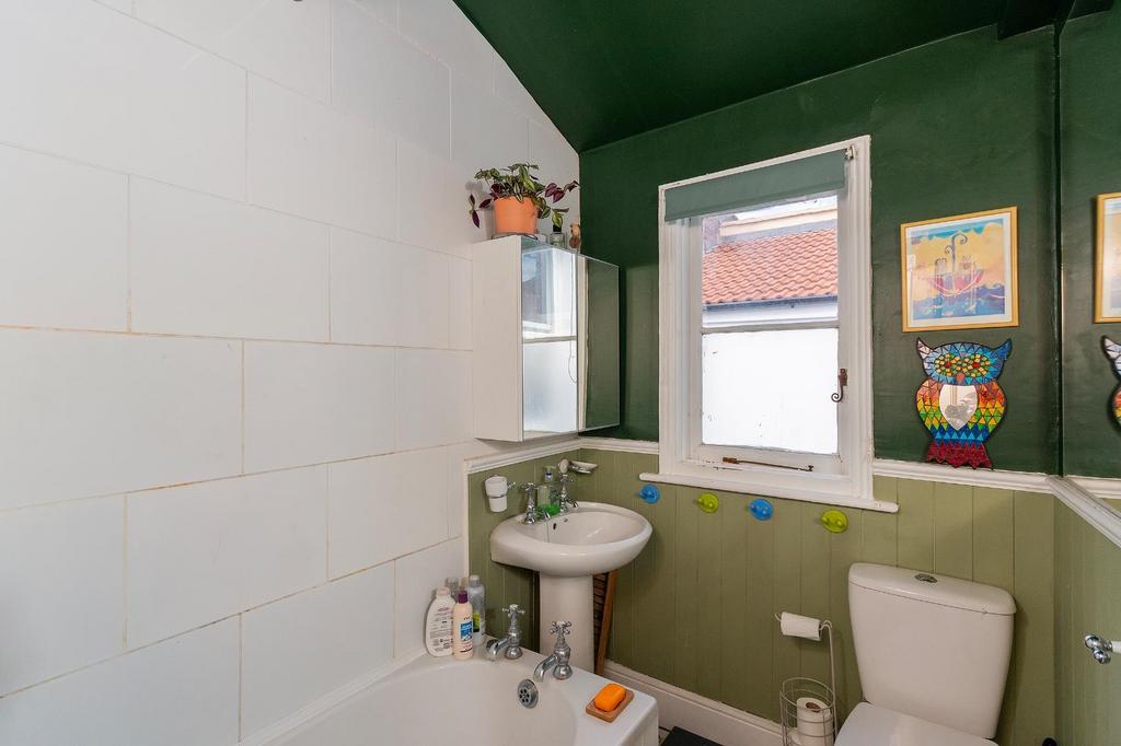 2 S0 RKE - Bathroom B.jpg