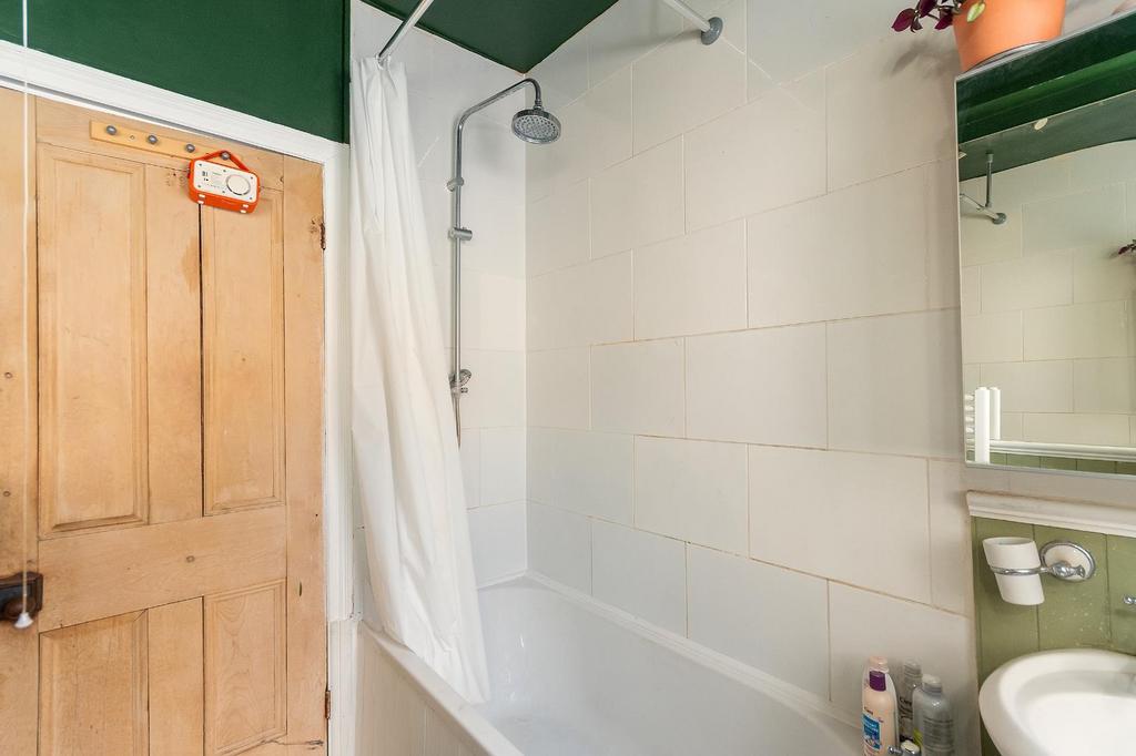2 S0 RKE - Bathroom A.jpg