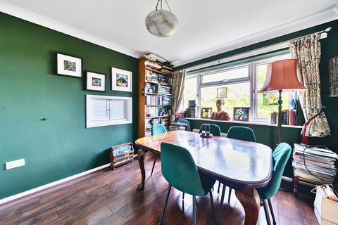 26 Bincombe Drive, Crewkerne, TA18 7BE