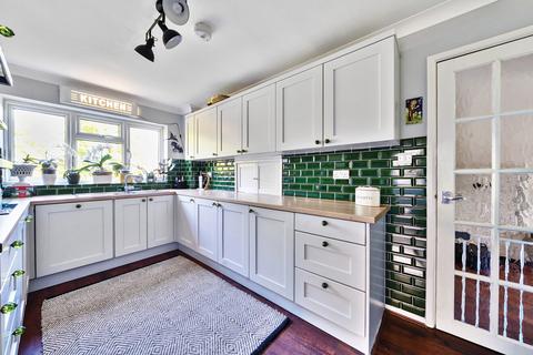 26 Bincombe Drive, Crewkerne, TA18 7BE