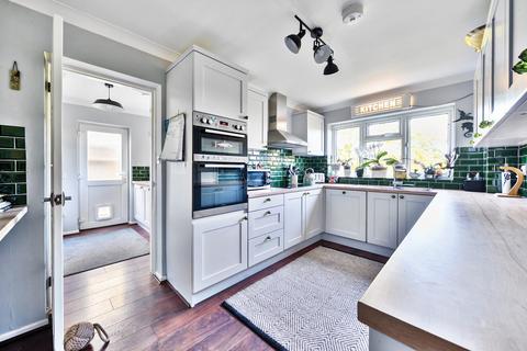 26 Bincombe Drive, Crewkerne, TA18 7BE